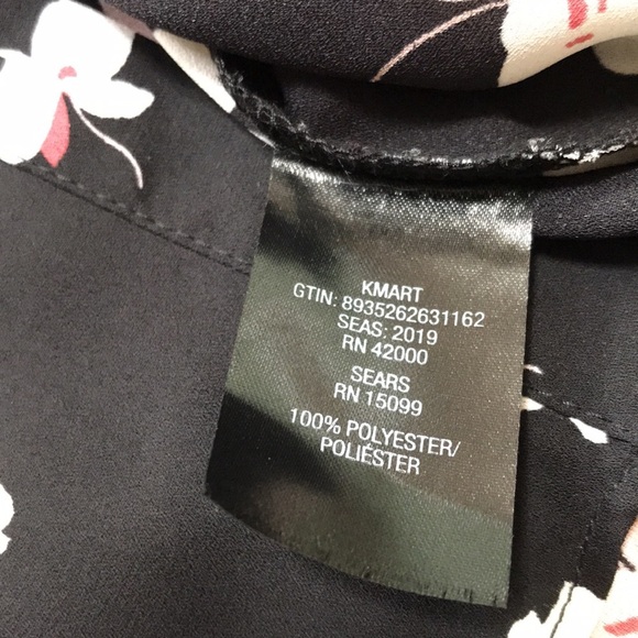 Simply Emma 2X black floral front button blouse. - Picture 8 of 8